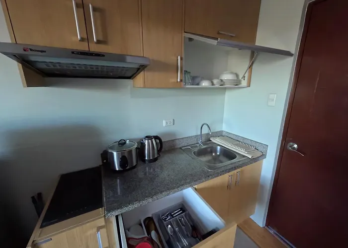B&B Mivesa Garden Residences Lahug 3*